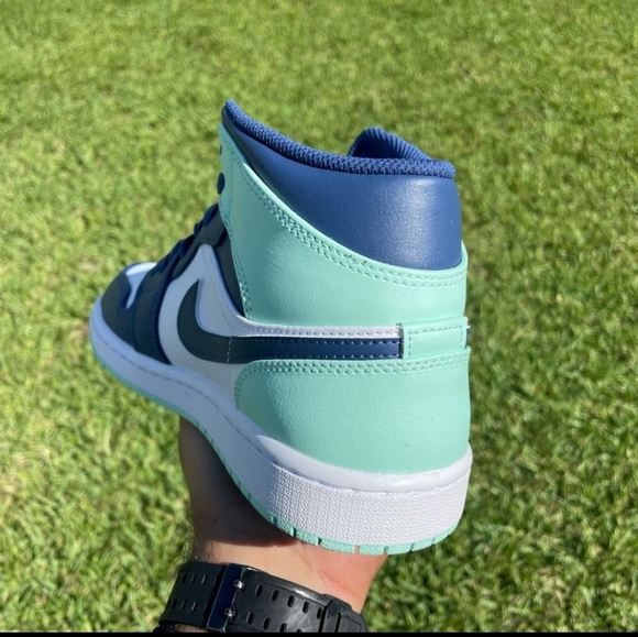 Nike Air Jordan 1 Mid Blue Mint White Navy AJ1 Size 9.5 MEN 554724-413 - Picture 5 of 7